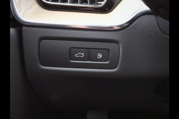 Volvo XC60 T6 Plug-in hybrid AWD Ultra Dark | Executive | HUD | Luchtvering | H&K | Stoel ventilatie | Massage | 21"| Schuif/Kanteldak |
