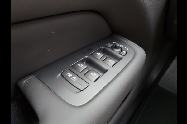Volvo XC60 T6 Plug-in hybrid AWD Ultra Dark | Executive | HUD | Luchtvering | H&K | Stoel ventilatie | Massage | 21"| Schuif/Kanteldak |