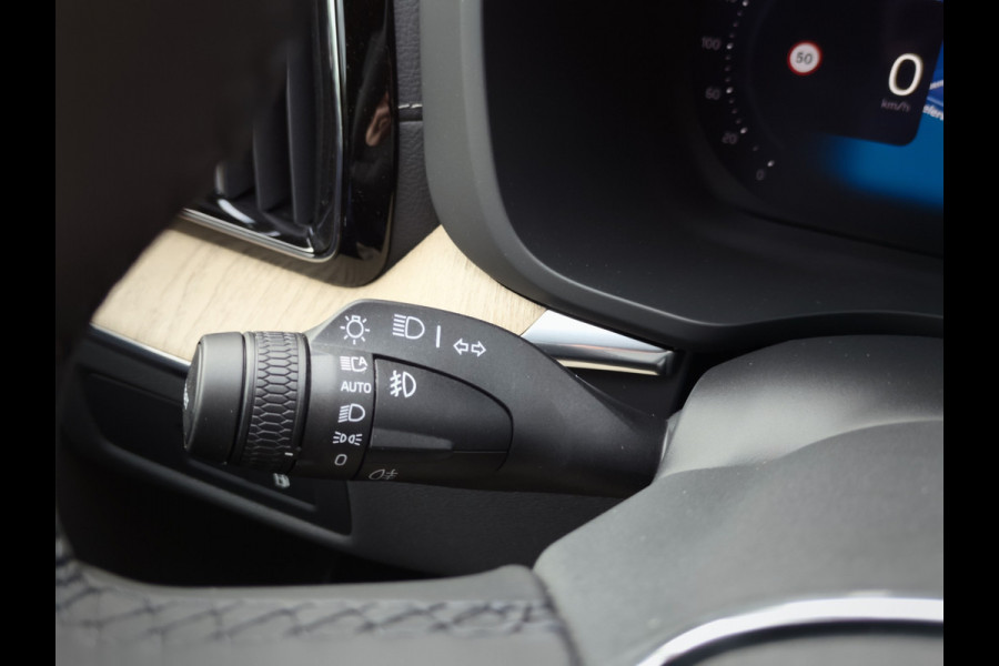 Volvo XC60 T6 Plug-in hybrid AWD Ultra Dark | Executive | HUD | Luchtvering | H&K | Stoel ventilatie | Massage | 21"| Schuif/Kanteldak |