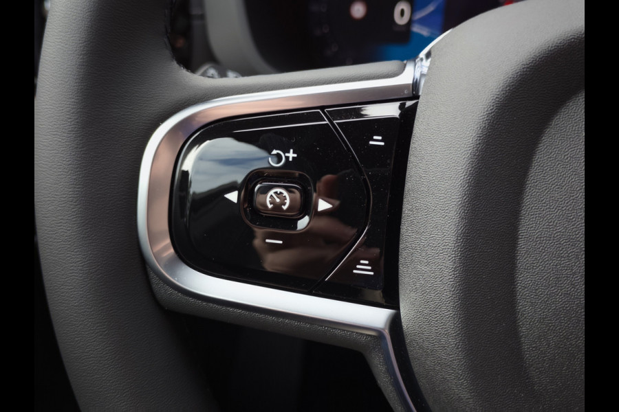 Volvo XC60 T6 Plug-in hybrid AWD Ultra Dark | Executive | HUD | Luchtvering | H&K | Stoel ventilatie | Massage | 21"| Schuif/Kanteldak |