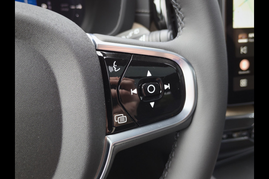 Volvo XC60 T6 Plug-in hybrid AWD Ultra Dark | Executive | HUD | Luchtvering | H&K | Stoel ventilatie | Massage | 21"| Schuif/Kanteldak |