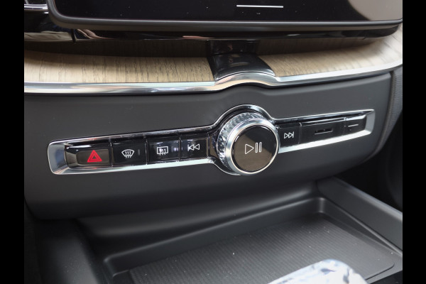 Volvo XC60 T6 Plug-in hybrid AWD Ultra Dark | Executive | HUD | Luchtvering | H&K | Stoel ventilatie | Massage | 21"| Schuif/Kanteldak |