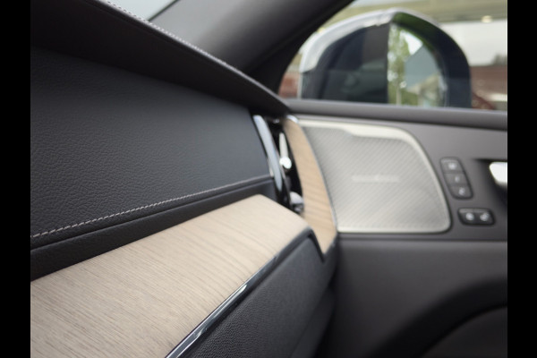Volvo XC60 T6 Plug-in hybrid AWD Ultra Dark | Executive | HUD | Luchtvering | H&K | Stoel ventilatie | Massage | 21"| Schuif/Kanteldak |