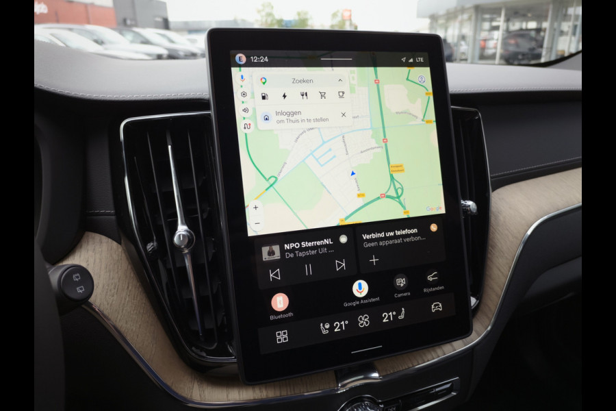 Volvo XC60 T6 Plug-in hybrid AWD Ultra Dark | Executive | HUD | Luchtvering | H&K | Stoel ventilatie | Massage | 21"| Schuif/Kanteldak |
