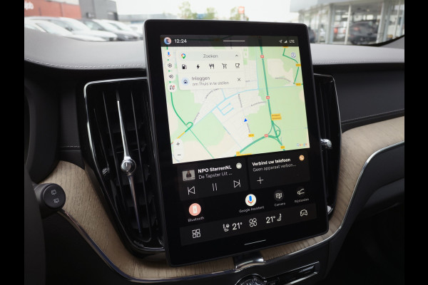 Volvo XC60 T6 Plug-in hybrid AWD Ultra Dark | Executive | HUD | Luchtvering | H&K | Stoel ventilatie | Massage | 21"| Schuif/Kanteldak |