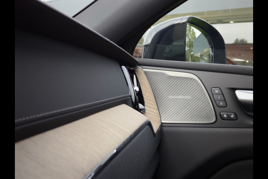 Volvo XC60 T6 Plug-in hybrid AWD Ultra Dark | Executive | HUD | Luchtvering | H&K | Stoel ventilatie | Massage | 21"| Schuif/Kanteldak |