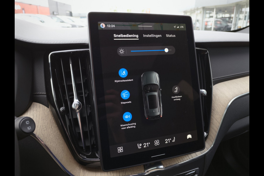 Volvo XC60 T6 Plug-in hybrid AWD Ultra Dark | Executive | HUD | Luchtvering | H&K | Stoel ventilatie | Massage | 21"| Schuif/Kanteldak |