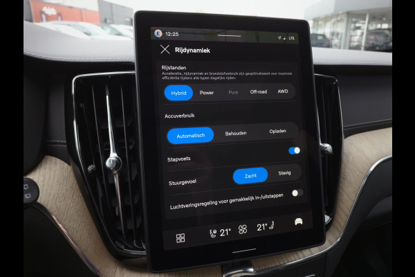 Volvo XC60 T6 Plug-in hybrid AWD Ultra Dark | Executive | HUD | Luchtvering | H&K | Stoel ventilatie | Massage | 21"| Schuif/Kanteldak |