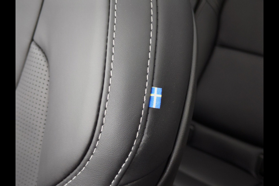 Volvo XC60 T6 Plug-in hybrid AWD Ultra Dark | Executive | HUD | Luchtvering | H&K | Stoel ventilatie | Massage | 21"| Schuif/Kanteldak |