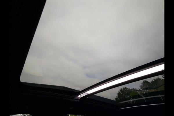 Volvo XC60 T6 Plug-in hybrid AWD Ultra Dark | Executive | HUD | Luchtvering | H&K | Stoel ventilatie | Massage | 21"| Schuif/Kanteldak |
