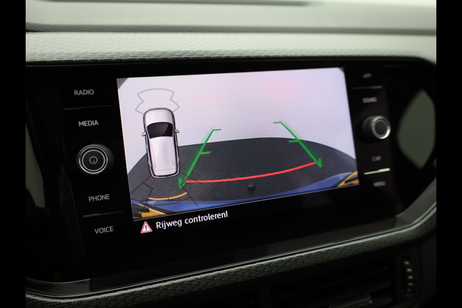 Volkswagen T-Cross 1.0 TSI Style Business R | Camera | Keyless | Trekhaak | Stoelverwarming | Apple / Android | Prijs Rijklaar!!