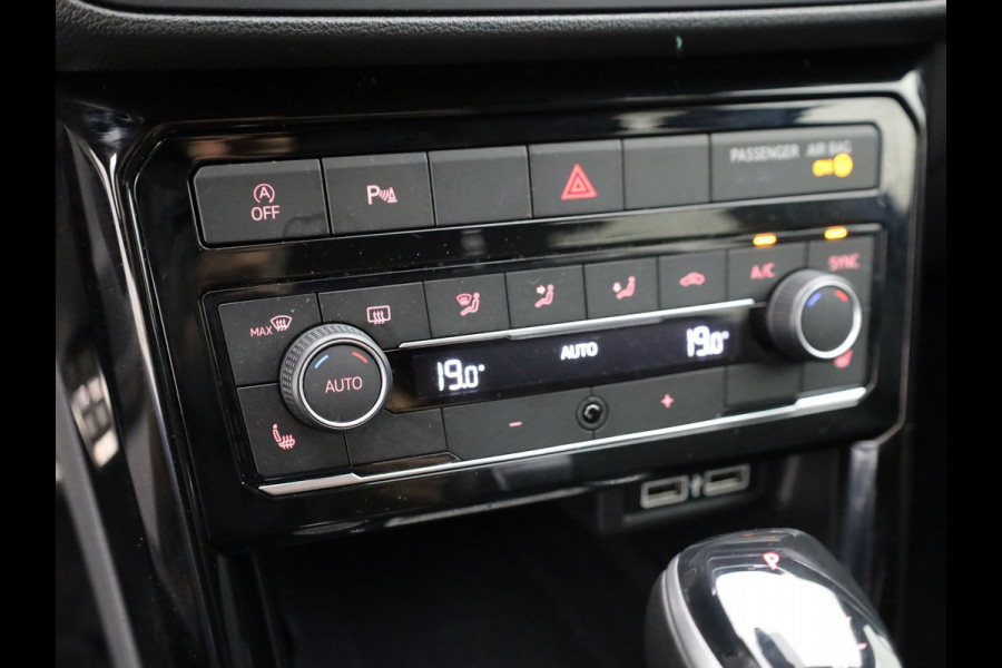 Volkswagen T-Cross 1.0 TSI Style Business R | Camera | Keyless | Trekhaak | Stoelverwarming | Apple / Android | Prijs Rijklaar!!