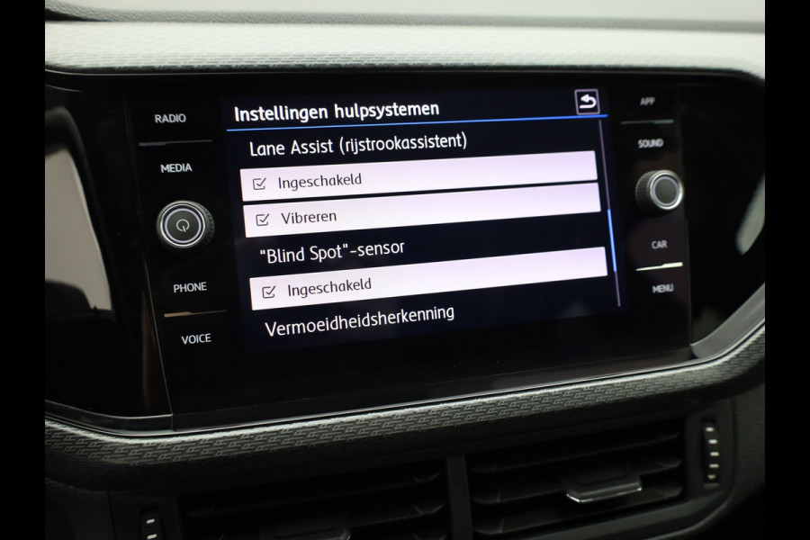 Volkswagen T-Cross 1.0 TSI Style Business R | Camera | Keyless | Trekhaak | Stoelverwarming | Apple / Android | Prijs Rijklaar!!