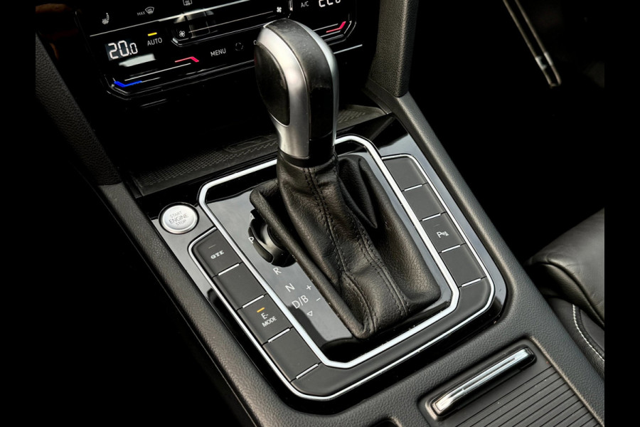 Volkswagen Passat Variant 1.4 TSI PHEV GTE | Matrix | Leer | Sfeerverlichting | Camera | Mangangrau Metallic