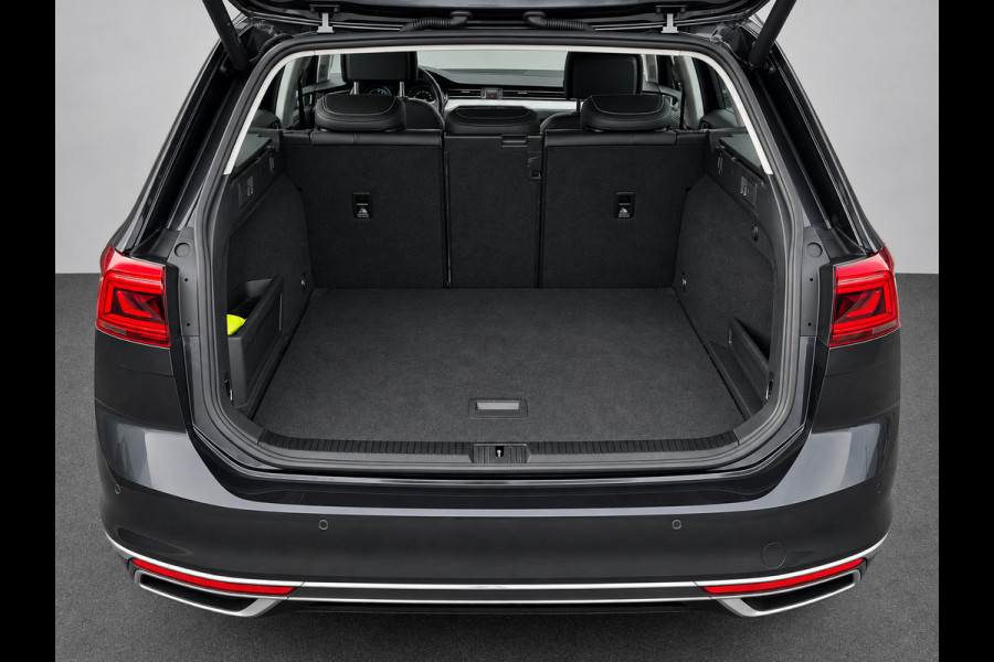 Volkswagen Passat Variant 1.4 TSI PHEV GTE | Matrix | Leer | Sfeerverlichting | Camera | Mangangrau Metallic