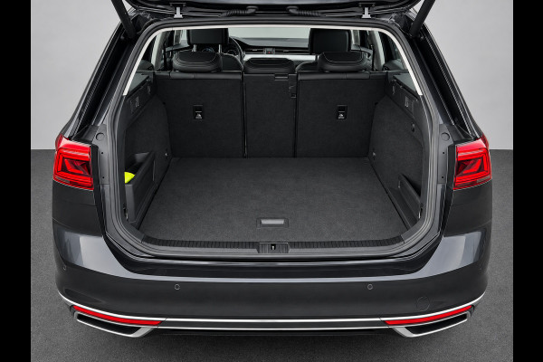Volkswagen Passat Variant 1.4 TSI PHEV GTE | Matrix | Leer | Sfeerverlichting | Camera | Mangangrau Metallic
