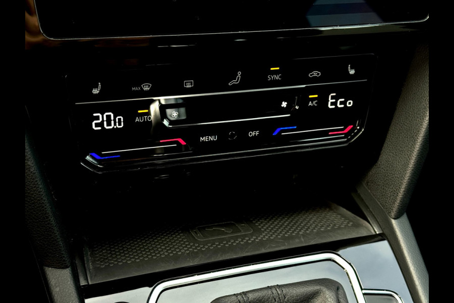 Volkswagen Passat Variant 1.4 TSI PHEV GTE | Matrix | Leer | Sfeerverlichting | Camera | Mangangrau Metallic