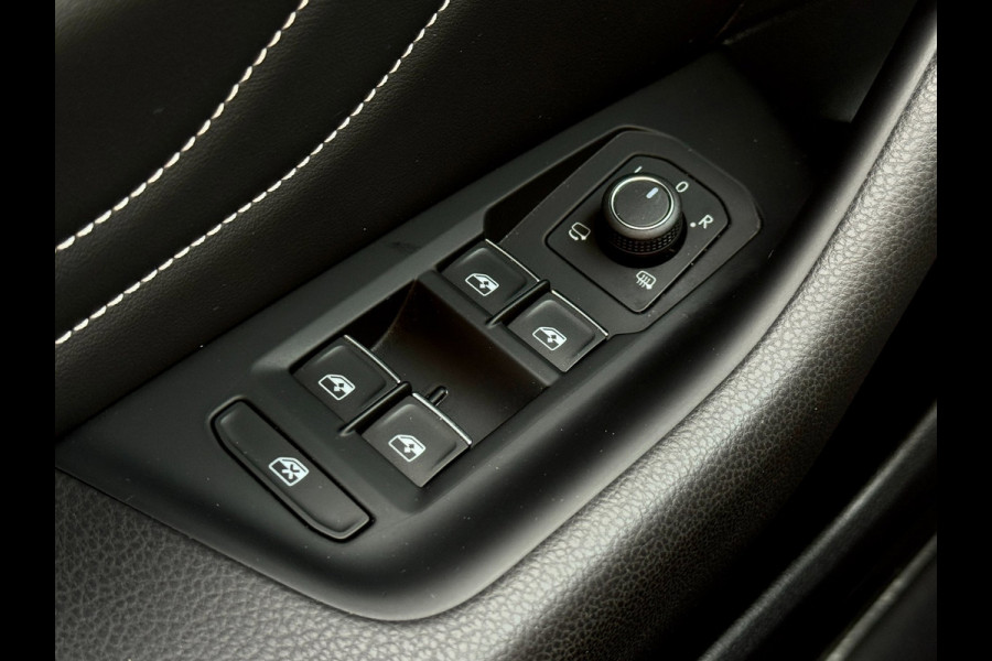Volkswagen Passat Variant 1.4 TSI PHEV GTE | Matrix | Leer | Sfeerverlichting | Camera | Mangangrau Metallic