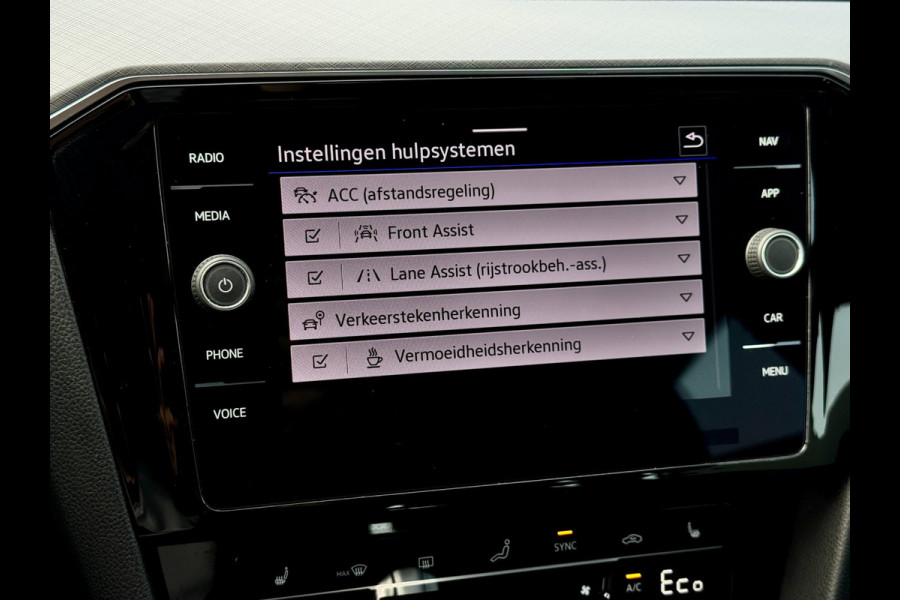Volkswagen Passat Variant 1.4 TSI PHEV GTE | Matrix | Leer | Sfeerverlichting | Camera | Mangangrau Metallic