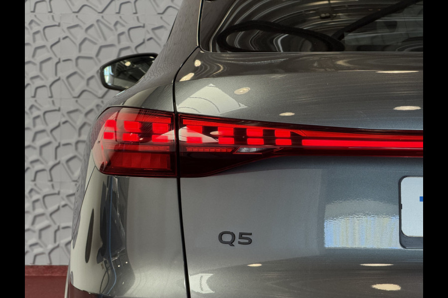 Audi Q5 Sportback Audi Q5 Sportback 55 TFSI e quattro S edition 367 PK | Black Optic | Tech Plus | Matrix LED | Panorama | 21" Audi Spor NW PRIJS € 92.647.-