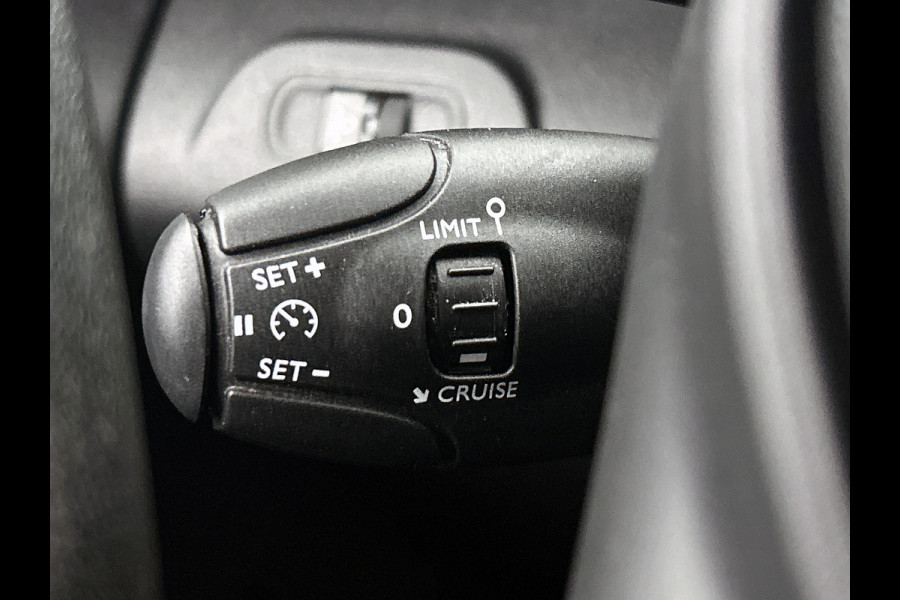 Peugeot Partner 1.2 Benzine 111PK Euro6 Premium / Airco / Navigatie / Cruise-ctr. / Schuifdeur + Raam / Radio multimedia / Apk 06-2027