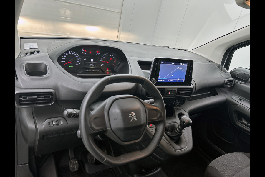 Peugeot Partner 1.2 Benzine 111PK Euro6 Premium / Airco / Navigatie / Cruise-ctr. / Schuifdeur + Raam / Radio multimedia / Apk 06-2027