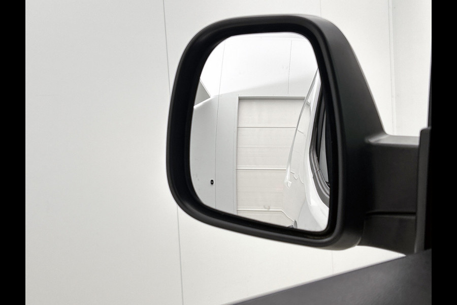 Peugeot Partner 1.2 Benzine 111PK Euro6 Premium / Airco / Navigatie / Cruise-ctr. / Schuifdeur + Raam / Radio multimedia / Apk 06-2027