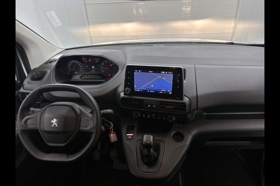 Peugeot Partner 1.2 Benzine 111PK Euro6 Premium / Airco / Navigatie / Cruise-ctr. / Schuifdeur + Raam / Radio multimedia / Apk 06-2027