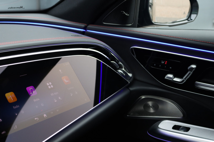 Mercedes-Benz E-Klasse AMG 53 4MATIC+ Premium | 585pk | Hyperscreen | Achterasbesturing | Distronic | Burmester | HUD | Digital Light | Stoelverwarming | Surround Camera | Keyless Go |