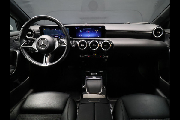 Mercedes-Benz A-Klasse 180 Business Line [SCHUIFKANTELDAK, 360 CAMERA, STOELVERWARMING, CRUISE CONTROL, DIGITAL DASH, CLIMATE CONTROL, BLUETOOTH, NAVIGATIE, LED, NIEUWSTAAT]