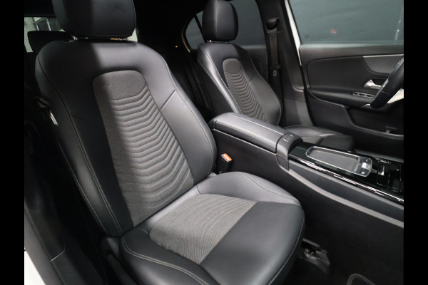 Mercedes-Benz A-Klasse 180 Business Line [SCHUIFKANTELDAK, 360 CAMERA, STOELVERWARMING, CRUISE CONTROL, DIGITAL DASH, CLIMATE CONTROL, BLUETOOTH, NAVIGATIE, LED, NIEUWSTAAT]