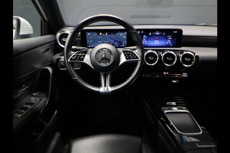 Mercedes-Benz A-Klasse 180 Business Line [SCHUIFKANTELDAK, 360 CAMERA, STOELVERWARMING, CRUISE CONTROL, DIGITAL DASH, CLIMATE CONTROL, BLUETOOTH, NAVIGATIE, LED, NIEUWSTAAT]
