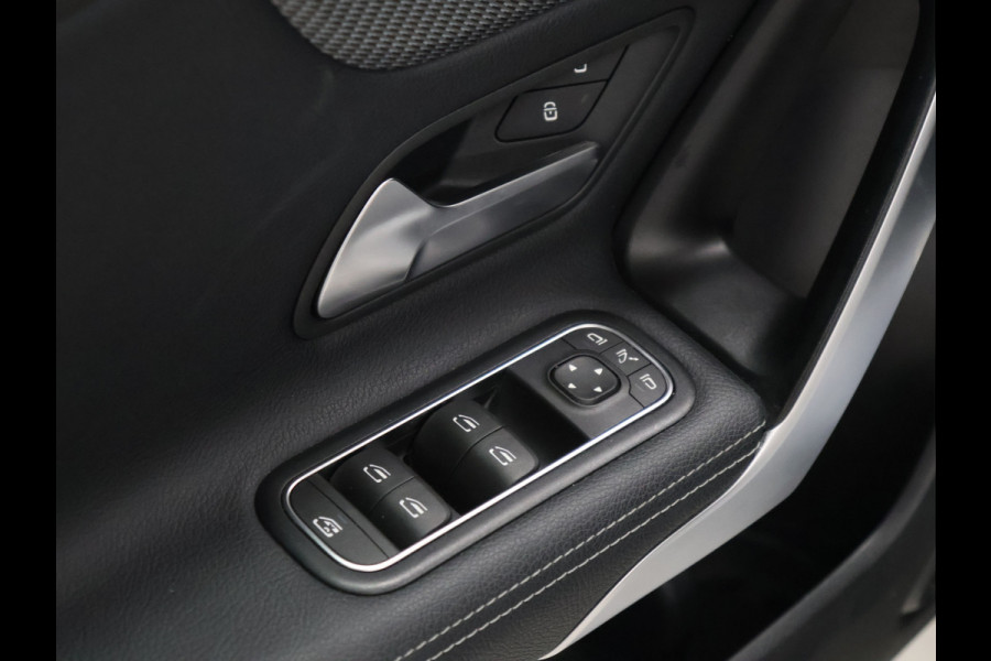 Mercedes-Benz A-Klasse 180 Business Line [SCHUIFKANTELDAK, 360 CAMERA, STOELVERWARMING, CRUISE CONTROL, DIGITAL DASH, CLIMATE CONTROL, BLUETOOTH, NAVIGATIE, LED, NIEUWSTAAT]