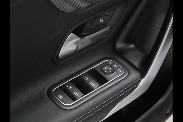 Mercedes-Benz A-Klasse 180 Business Line [SCHUIFKANTELDAK, 360 CAMERA, STOELVERWARMING, CRUISE CONTROL, DIGITAL DASH, CLIMATE CONTROL, BLUETOOTH, NAVIGATIE, LED, NIEUWSTAAT]