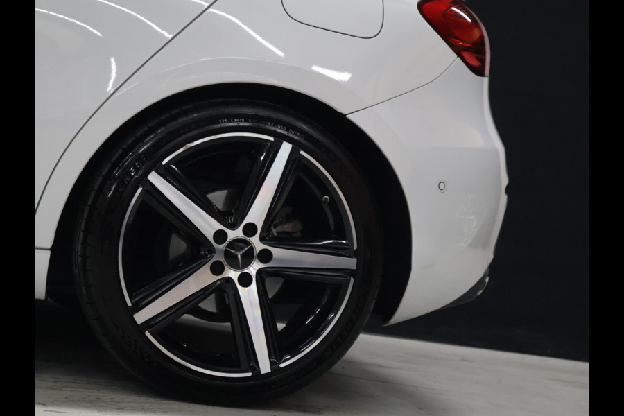 Mercedes-Benz A-Klasse 180 Business Line [SCHUIFKANTELDAK, 360 CAMERA, STOELVERWARMING, CRUISE CONTROL, DIGITAL DASH, CLIMATE CONTROL, BLUETOOTH, NAVIGATIE, LED, NIEUWSTAAT]