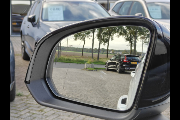 Volvo XC40 B4 211PK Plus Dark | BLIS | Trekhaak | 360 | H&K | Pano | Carplay | Elektr. Stoelen | ACC | Stoel/Stuur verwarming |