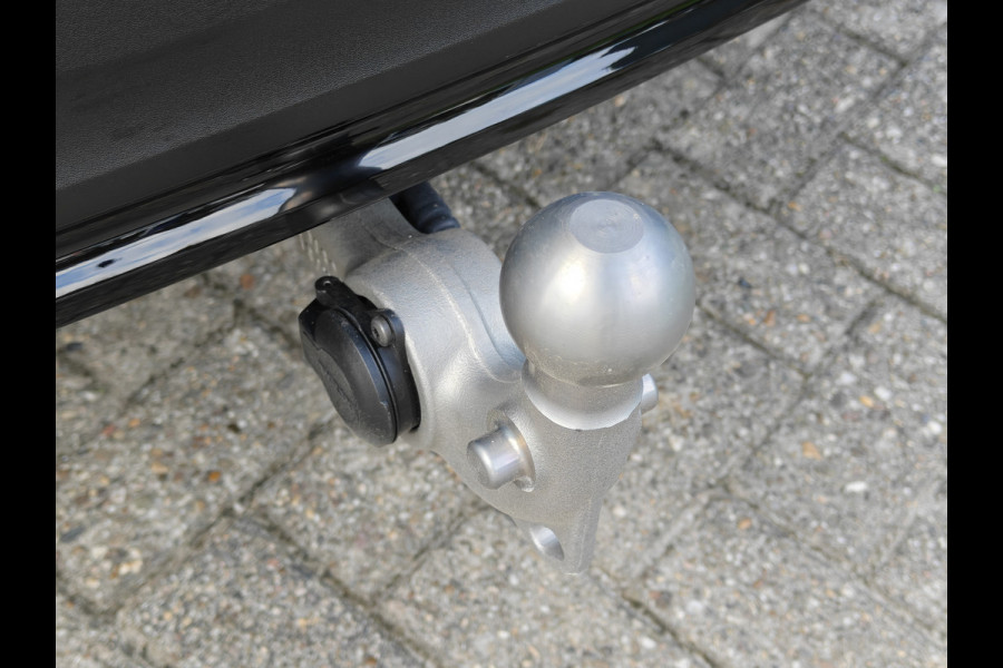 Volvo XC40 B4 211PK Plus Dark | BLIS | Trekhaak | 360 | H&K | Pano | Carplay | Elektr. Stoelen | ACC | Stoel/Stuur verwarming |