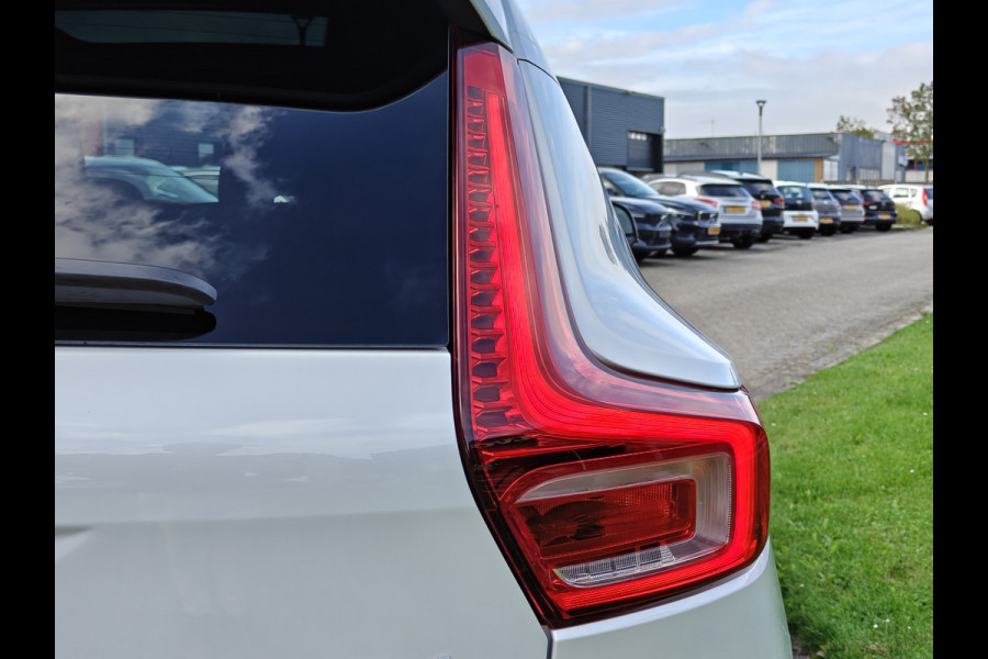 Volvo XC40 B4 211PK Plus Dark | BLIS | Trekhaak | 360 | H&K | Pano | Carplay | Elektr. Stoelen | ACC | Stoel/Stuur verwarming |