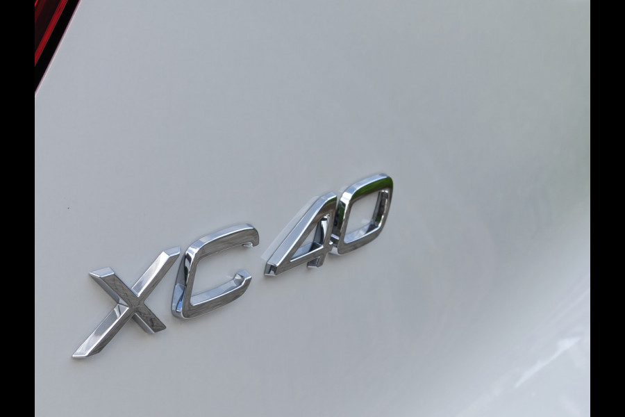 Volvo XC40 B4 211PK Plus Dark | BLIS | Trekhaak | 360 | H&K | Pano | Carplay | Elektr. Stoelen | ACC | Stoel/Stuur verwarming |