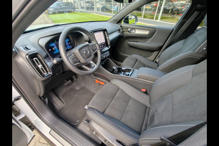 Volvo XC40 B4 211PK Plus Dark | BLIS | Trekhaak | 360 | H&K | Pano | Carplay | Elektr. Stoelen | ACC | Stoel/Stuur verwarming |