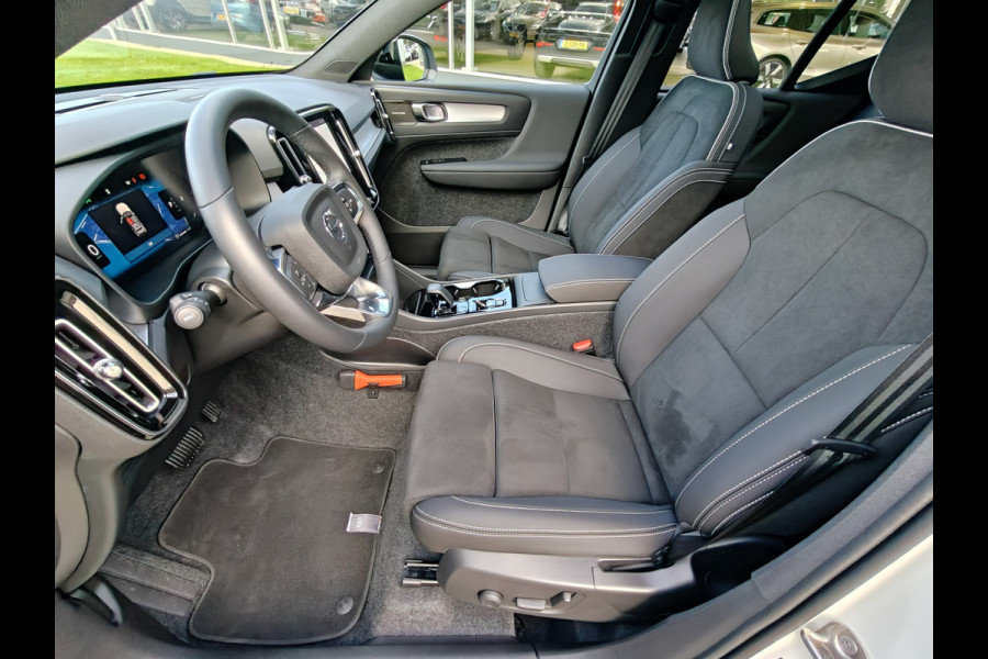 Volvo XC40 B4 211PK Plus Dark | BLIS | Trekhaak | 360 | H&K | Pano | Carplay | Elektr. Stoelen | ACC | Stoel/Stuur verwarming |