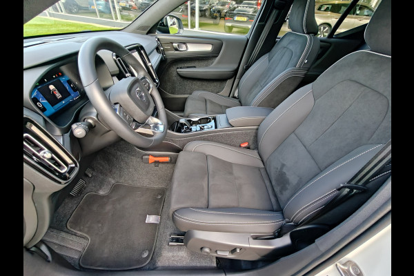 Volvo XC40 B4 211PK Plus Dark | BLIS | Trekhaak | 360 | H&K | Pano | Carplay | Elektr. Stoelen | ACC | Stoel/Stuur verwarming |