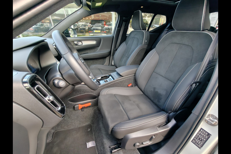 Volvo XC40 B4 211PK Plus Dark | BLIS | Trekhaak | 360 | H&K | Pano | Carplay | Elektr. Stoelen | ACC | Stoel/Stuur verwarming |