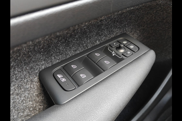Volvo XC40 B4 211PK Plus Dark | BLIS | Trekhaak | 360 | H&K | Pano | Carplay | Elektr. Stoelen | ACC | Stoel/Stuur verwarming |