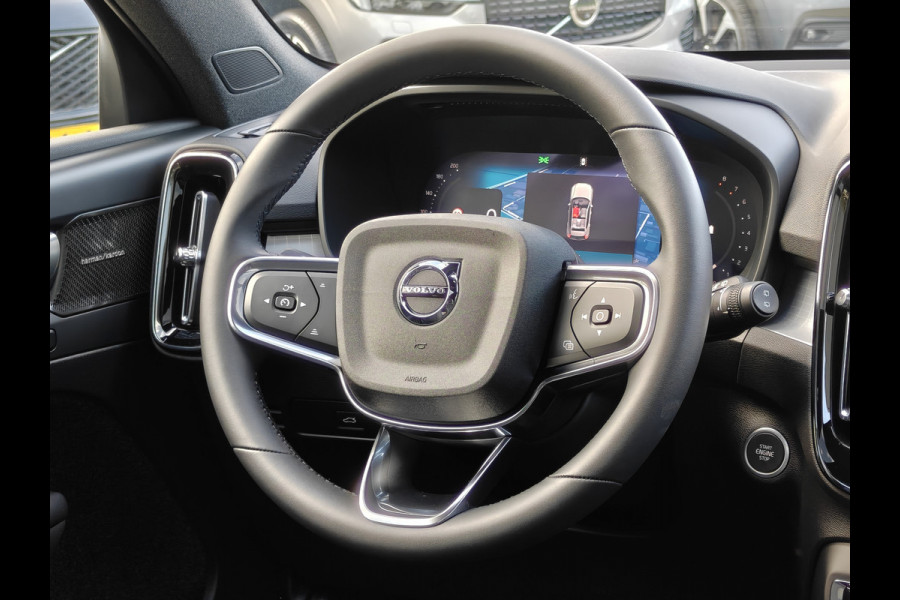 Volvo XC40 B4 211PK Plus Dark | BLIS | Trekhaak | 360 | H&K | Pano | Carplay | Elektr. Stoelen | ACC | Stoel/Stuur verwarming |
