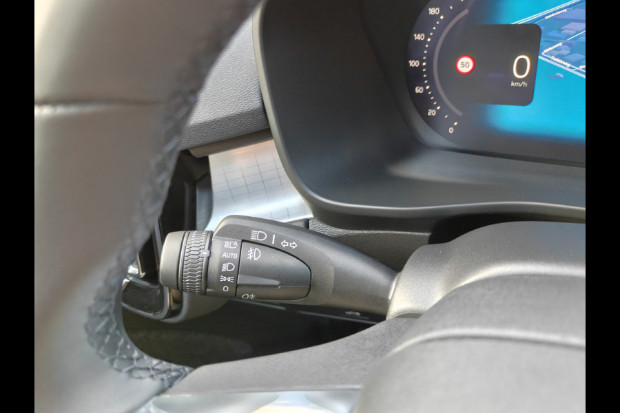 Volvo XC40 B4 211PK Plus Dark | BLIS | Trekhaak | 360 | H&K | Pano | Carplay | Elektr. Stoelen | ACC | Stoel/Stuur verwarming |