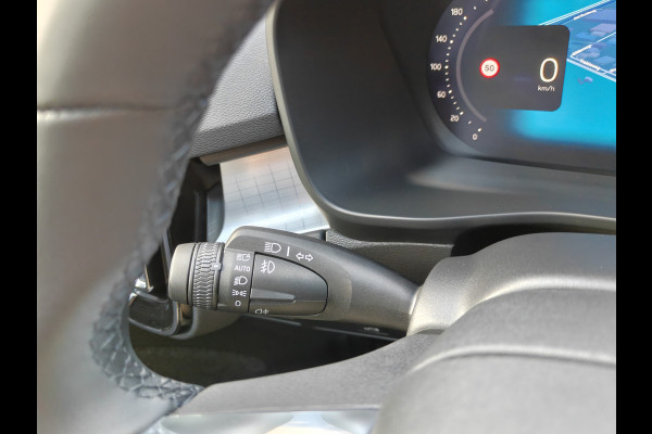 Volvo XC40 B4 211PK Plus Dark | BLIS | Trekhaak | 360 | H&K | Pano | Carplay | Elektr. Stoelen | ACC | Stoel/Stuur verwarming |