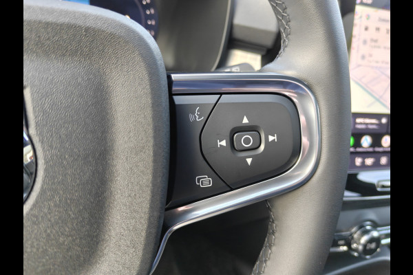 Volvo XC40 B4 211PK Plus Dark | BLIS | Trekhaak | 360 | H&K | Pano | Carplay | Elektr. Stoelen | ACC | Stoel/Stuur verwarming |