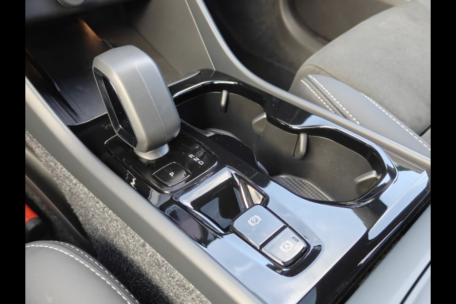 Volvo XC40 B4 211PK Plus Dark | BLIS | Trekhaak | 360 | H&K | Pano | Carplay | Elektr. Stoelen | ACC | Stoel/Stuur verwarming |