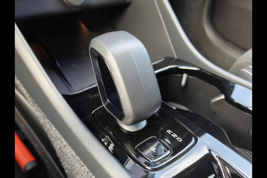 Volvo XC40 B4 211PK Plus Dark | BLIS | Trekhaak | 360 | H&K | Pano | Carplay | Elektr. Stoelen | ACC | Stoel/Stuur verwarming |